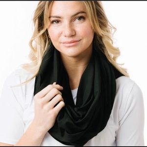Zyia Black Classic infinity scarf with snaps